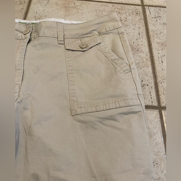 Denver Hayes Contemporary Fit Khaki Cargo Shorts - Women's Size 14 (7" Inseam) - Picture 3 of 7